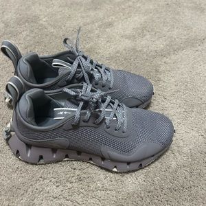 Reebok grey and pink tennis shoes